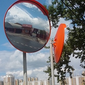 Зеркало обзорное сферическое уличное D600мм с козырьком